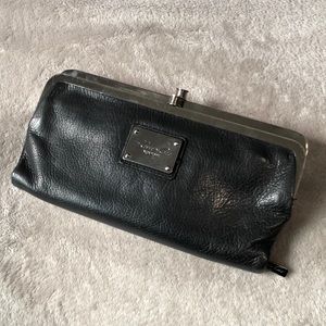Kenneth Cole Wallet/Clutch